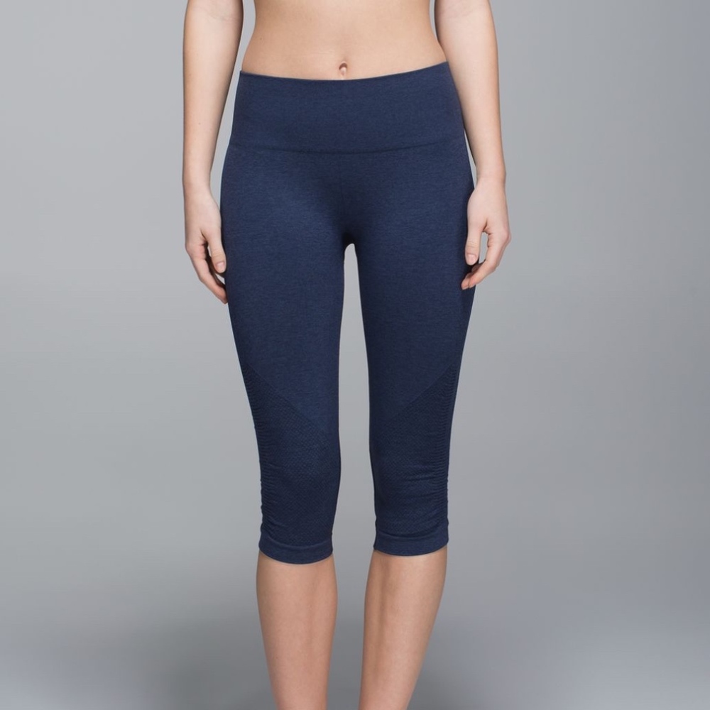 Lululemon In The Flow Crop II Heathered  Navy Sz 6